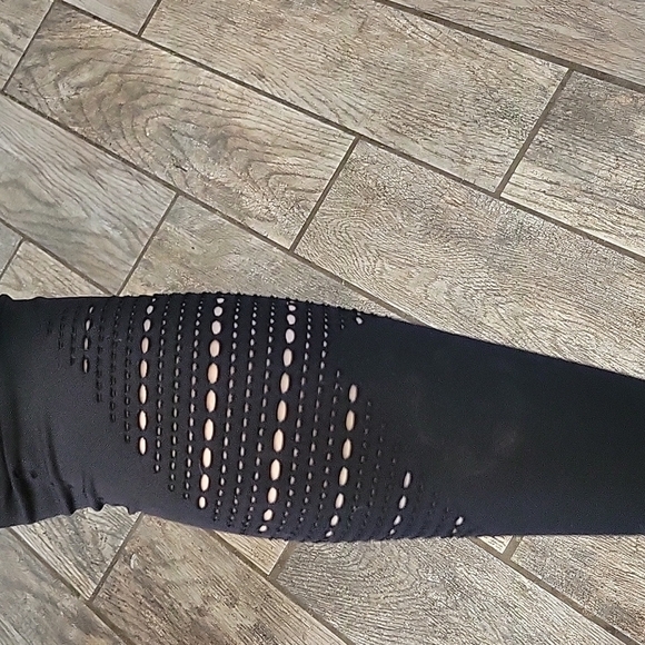 Laser Cut Out Leggings Size Small - Picture 3 of 6